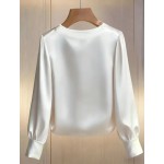 Сатенена бяла блуза с перли 