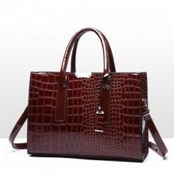 Кафява лачена чанта 