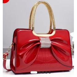 Лачена чанта Max Red