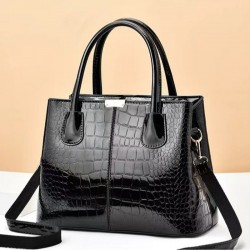 Лачена чанта Paris