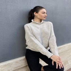 Дамски пуловер с прилеп ръкав