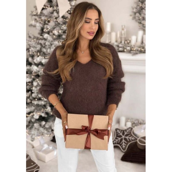 Кафяв пуловер Кафяв пуловер