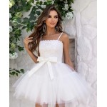 Бяла разкроена рокля с тюл