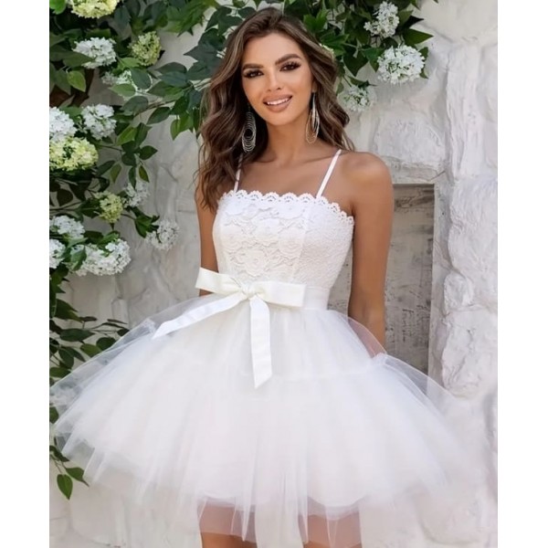 Бяла разкроена рокля с тюл