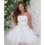 Бяла разкроена рокля с тюл