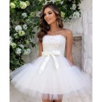 Бяла разкроена рокля с тюл