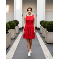 Дантелена рокля червена