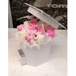 Ароматен букет в кутия с чекмедже