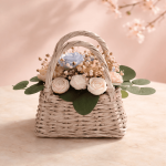 Букет от восъчни цветя в плетена чанта Букет от восъчни цветя в плетена чанта