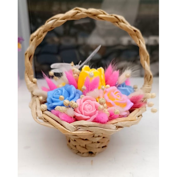 Букет в плетена кошничка