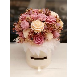 Букет восъчни цветя в кутия с чекмедже