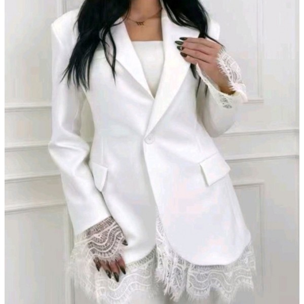 Бяло сако с дантела