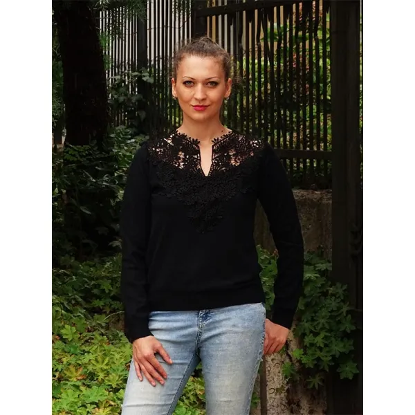 Черна блуза фино плетена Черна блуза фино плетена