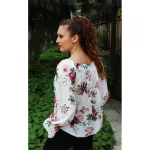 Бяла блузка на цветя Бяла блузка на цветя
