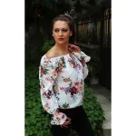 Бяла блузка на цветя Бяла блузка на цветя