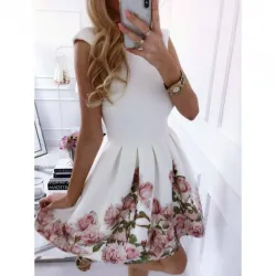Бяла рокля на рози