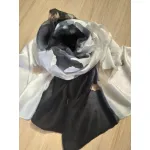 Шал омбре от коприна в черно и бяло
