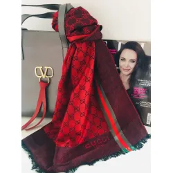 Елегантен шал на GUCCI